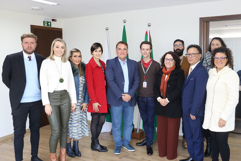 Câmara de Curitiba dá posse a dois novos servidores