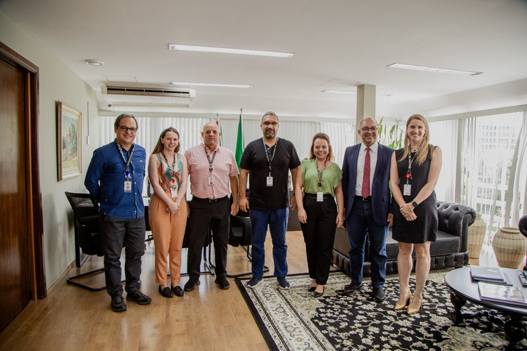 Câmara de Curitiba dá posse a técnico administrativo