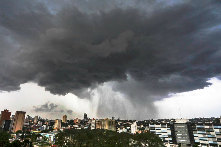 Câmara de Curitiba discute auxílio para famílias em áreas de enchente