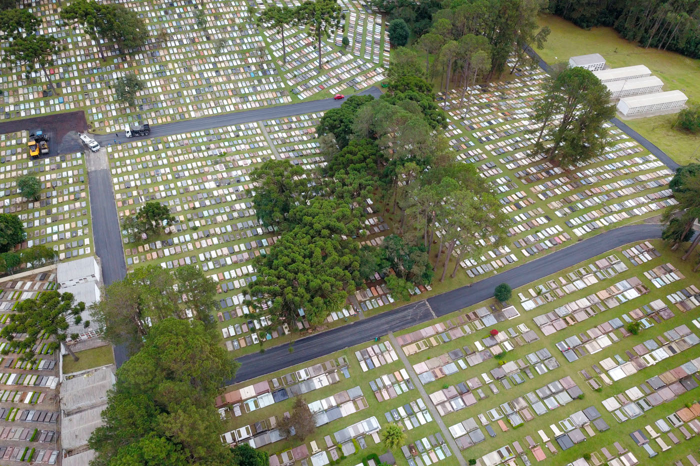 Câmara de Curitiba discute marco legal para sepultamentos em Curitiba