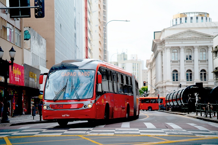 Câmara de Curitiba discute ônibus de graça para pessoas com fibromialgia