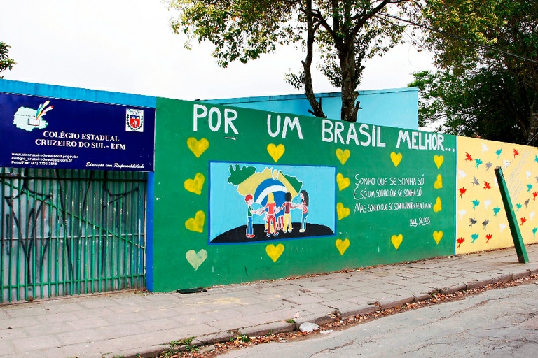 Câmara de Curitiba discute regularização de colégio no Santa Cândida