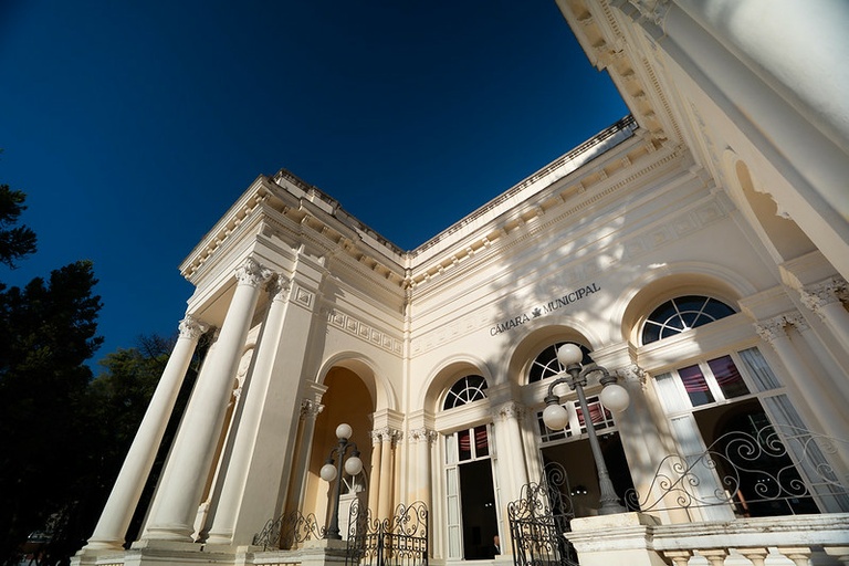 Câmara de Curitiba divulga agenda com 6 comissões e 2 sessões solenes