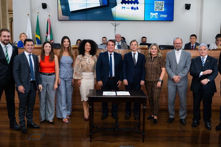 Câmara de Curitiba e OAB firmam convênio para incentivar jovens advogados