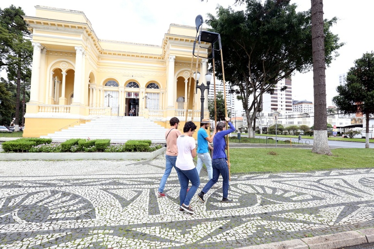Câmara de Curitiba é palco de ação do Festival de Curitiba