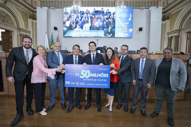 Câmara de Curitiba economiza e devolve R$ 50 milhões para a Prefeitura