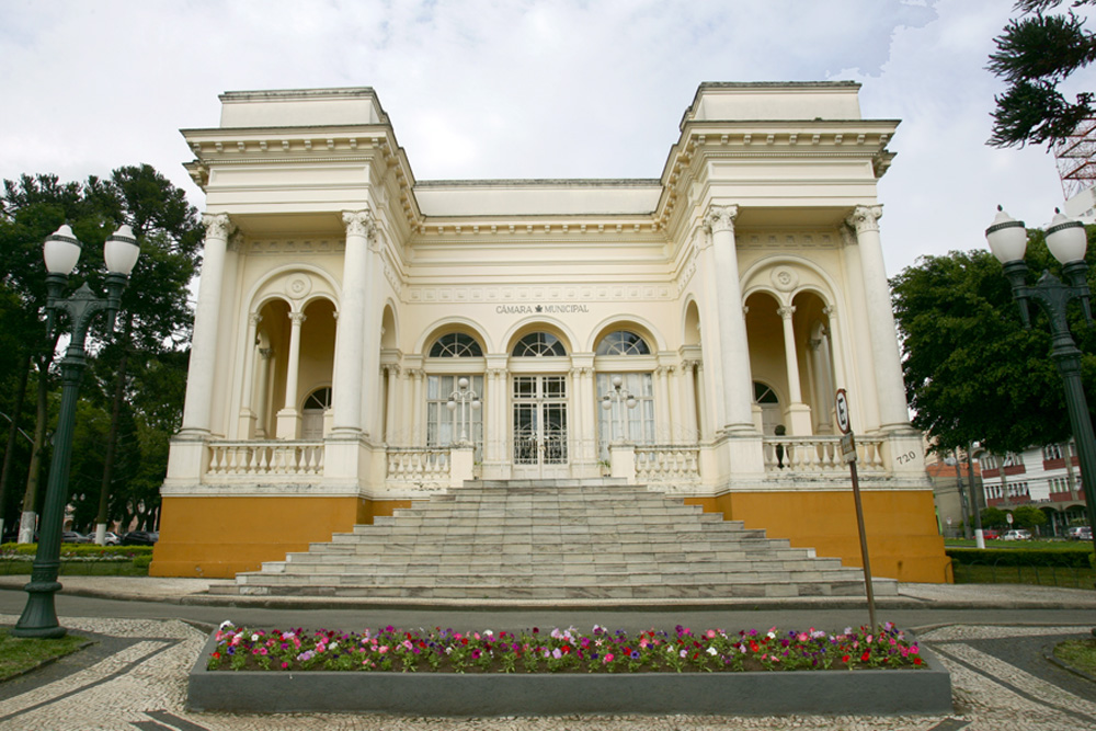 Câmara de Curitiba economiza R$ 32,6 milhões 