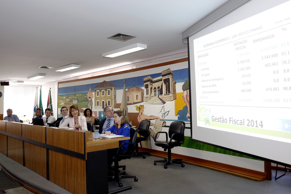 Câmara de Curitiba economizou 23% do orçamento próprio em 2014