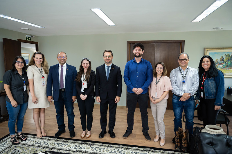 Câmara de Curitiba empossa três novos servidores