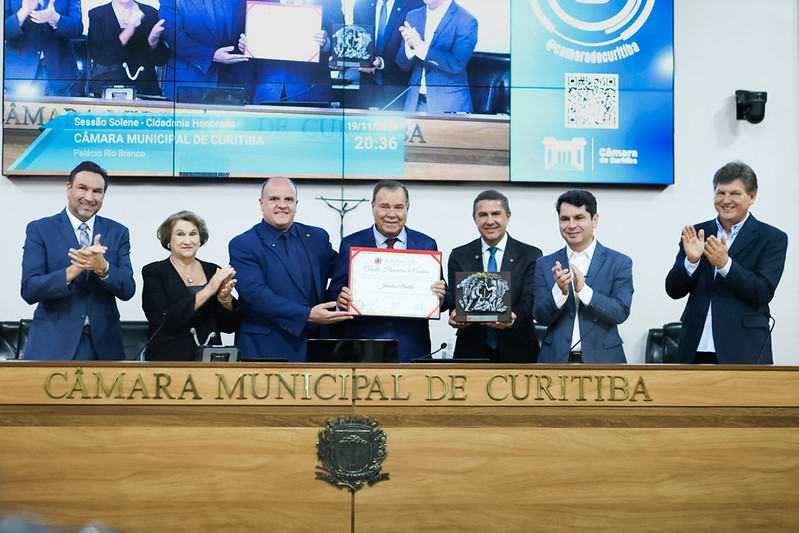 Câmara de Curitiba homenageia fundador do grupo varejista MM