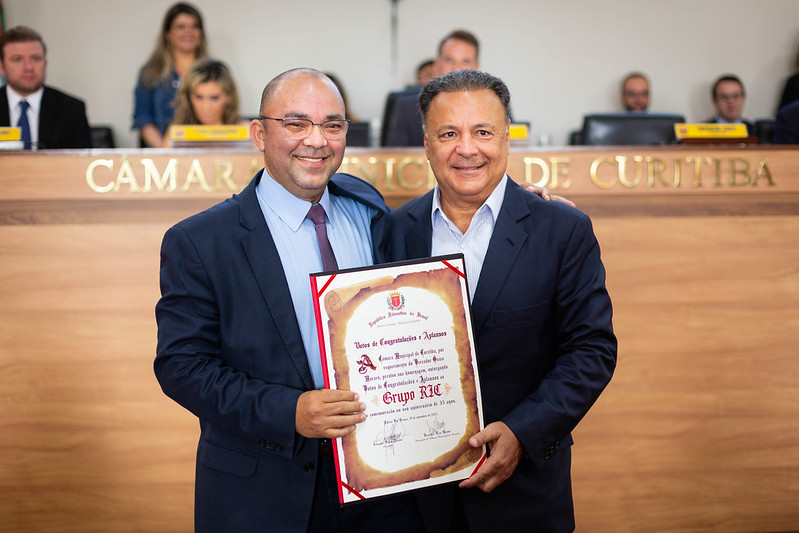 Câmara de Curitiba homenageia Grupo RIC, que celebra 35 anos