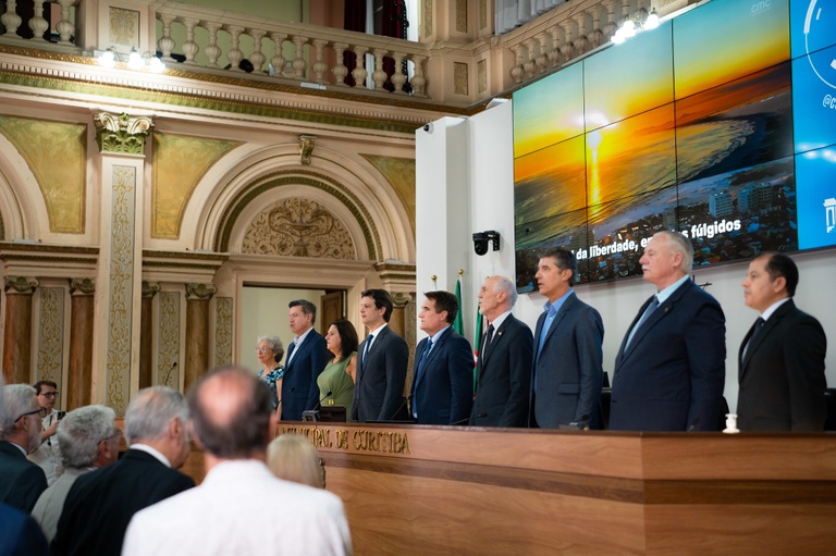 Câmara de Curitiba homenageia os 100 anos do IEP em sessão solene