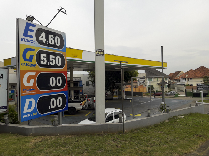 Câmara de Curitiba licita combustível para veículos do Legislativo