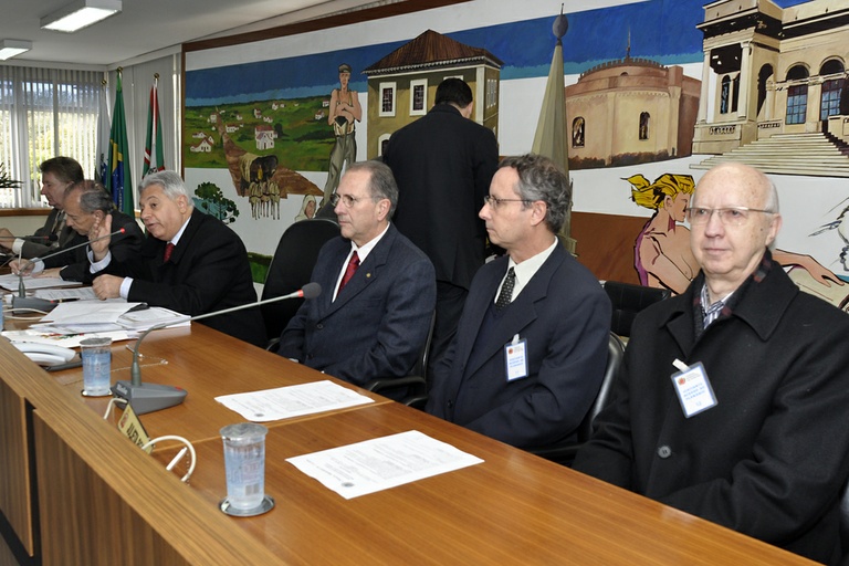 Câmara de Curitiba manifesta apoio à campanha Agosto Azul 