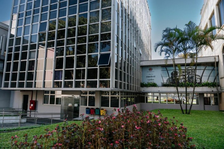 Câmara de Curitiba mantém serviços à população durante julho