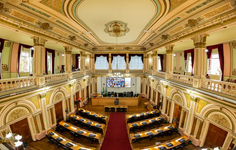 Câmara de Curitiba mantém vetos total e parcial a projetos de lei
