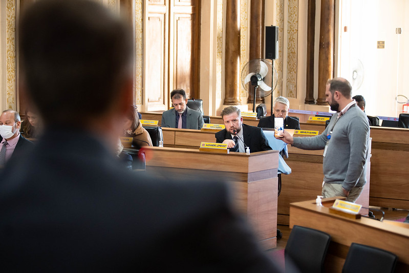 Câmara de Curitiba pede redução da taxa de transferência da outorga de táxis