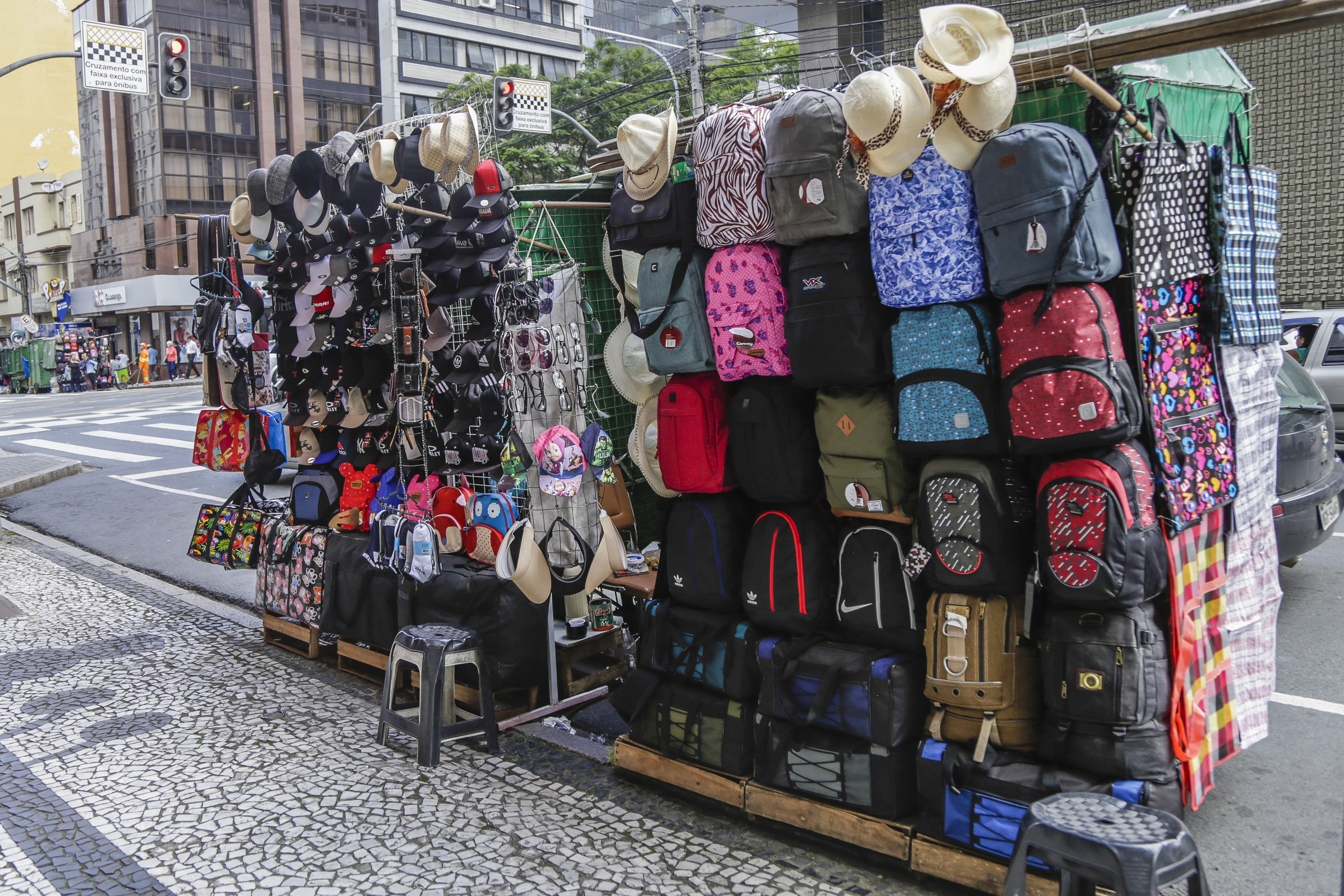 Câmara de Curitiba pode alterar regras do comércio ambulante