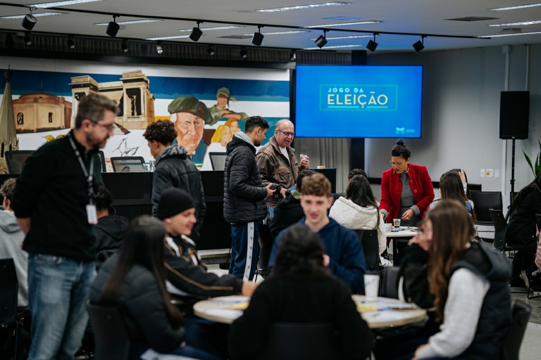 Câmara realiza Jogo das Eleições com 95 alunos de colégios estaduais