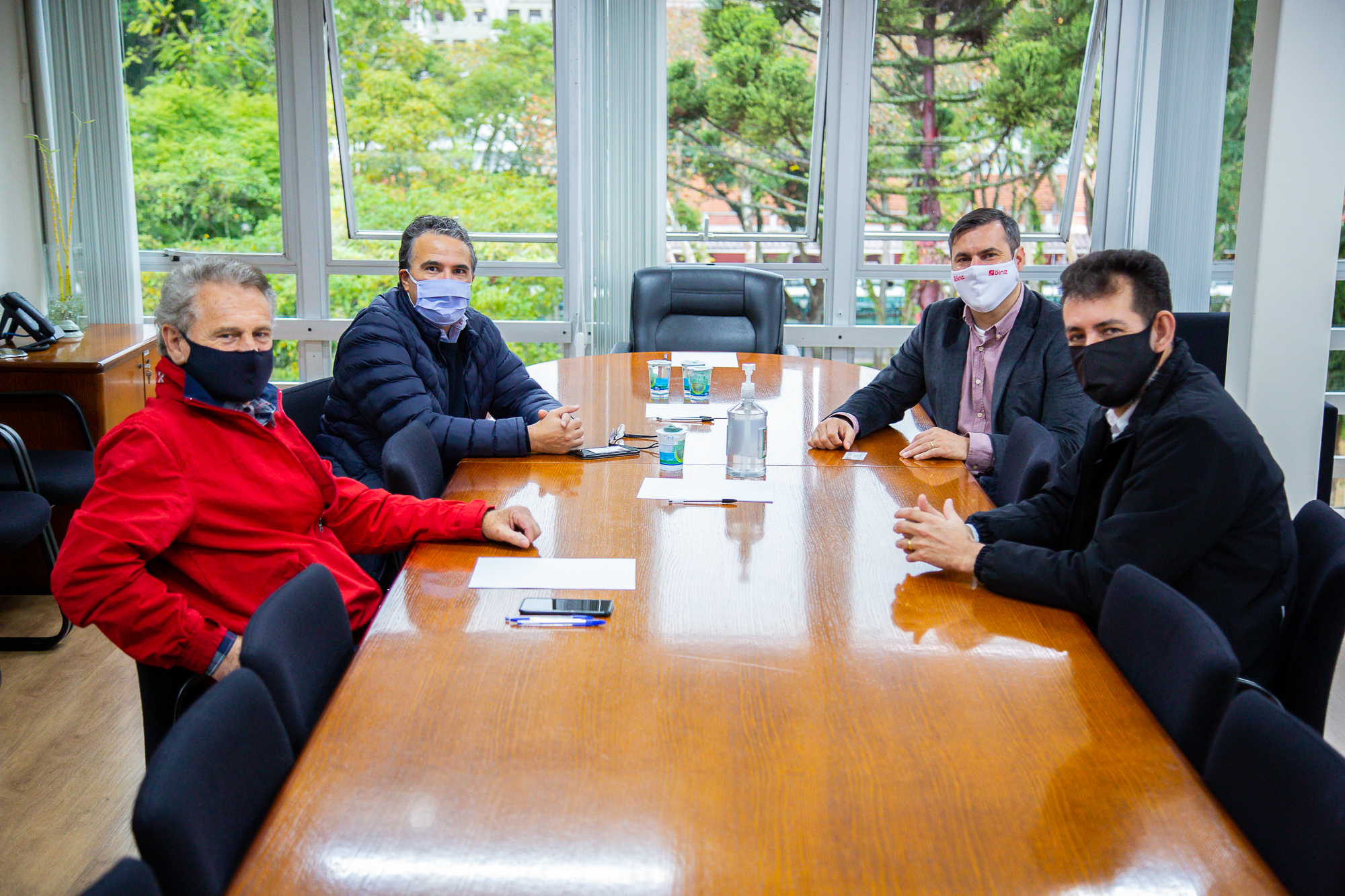 Câmara de Curitiba recebe comerciantes do Sítio Cercado