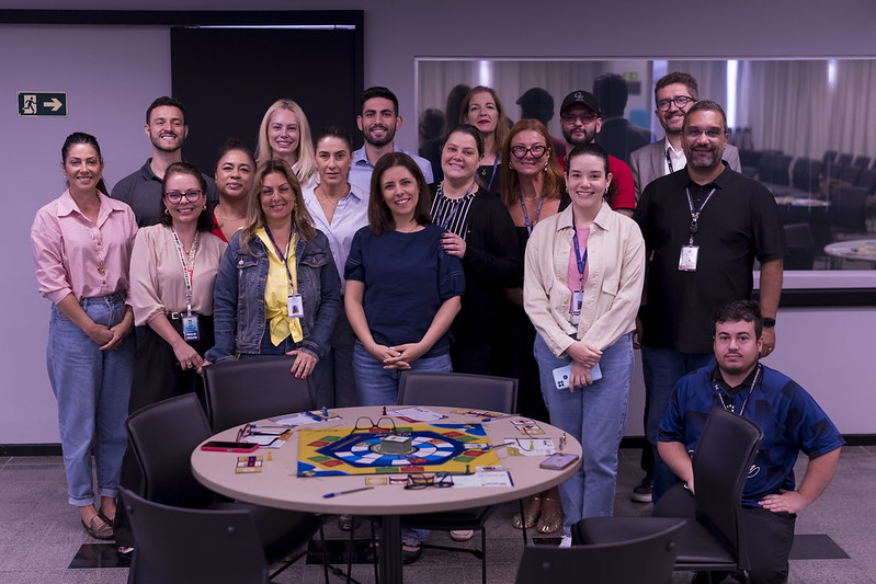 Câmara de Curitiba recebe servidores da Alep para promover o Jogo da Eleição