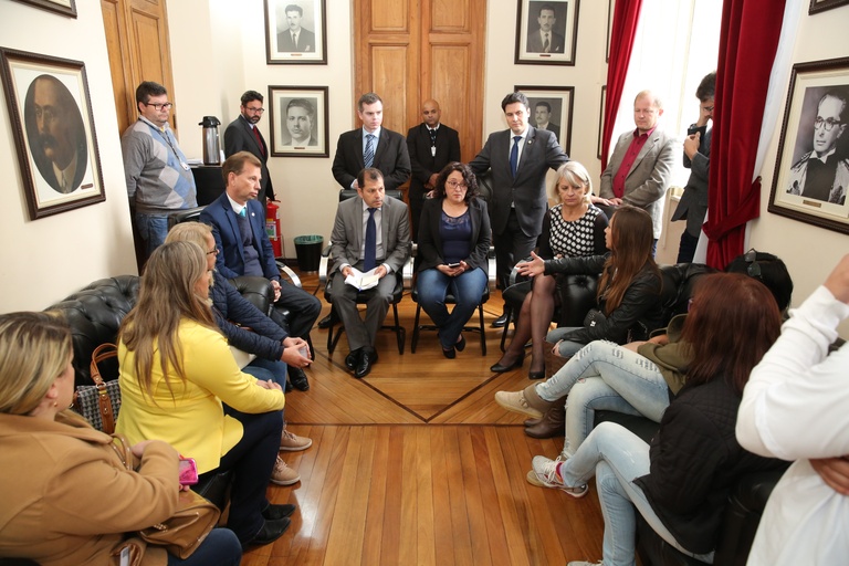 Câmara de Curitiba recebe sindicatos de servidores municipais