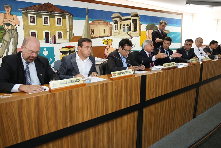 Câmara de Curitiba vai sugerir ponto facultativo em dias de jogos da Copa 