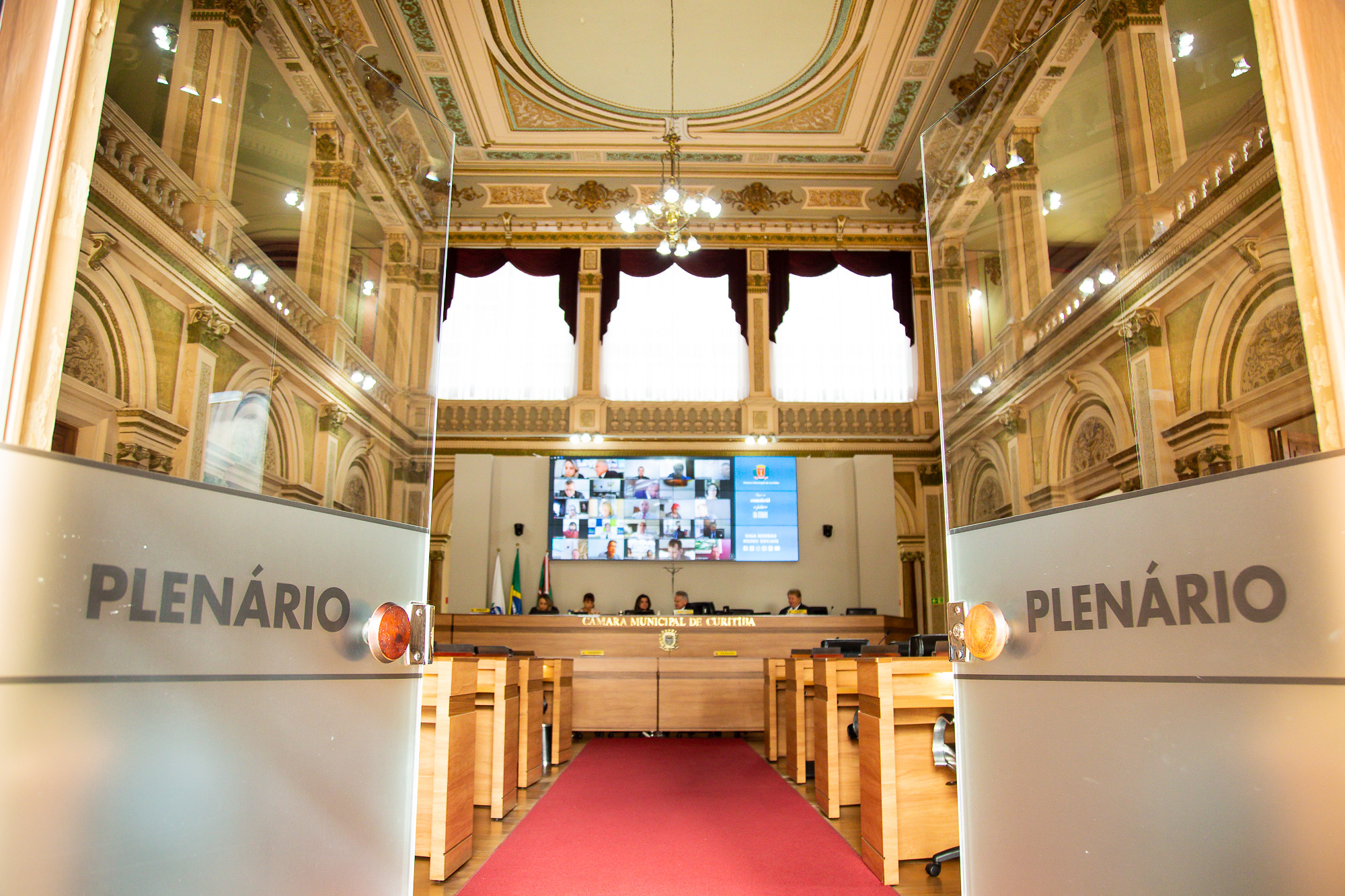 Câmara de Curitiba vota mensagens do Executivo em regime de urgência