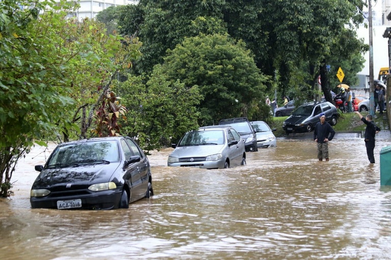 Câmara de Curitiba vota política de alerta para alagamentos