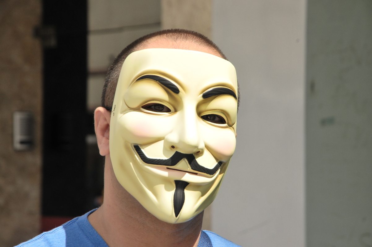 Câmara de Curitiba vota restrição a "mascarados" em manifestações