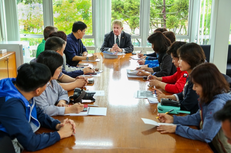 Câmara de Vereadores recebe delegação da Coreia do Sul