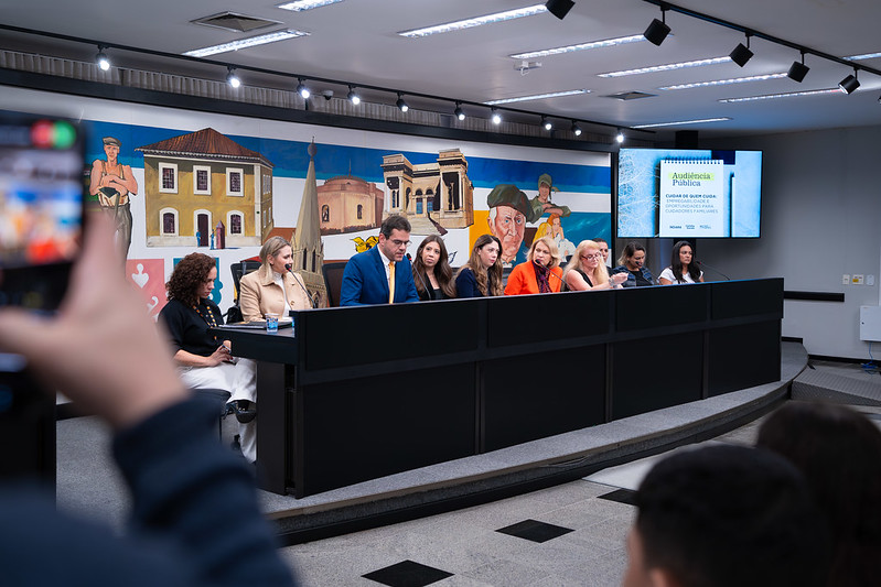 Câmara debate inclusão de cuidadores no mercado de trabalho de Curitiba 