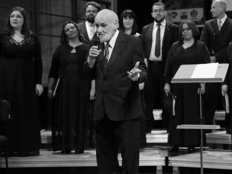 Câmara decreta luto pela morte do maestro Roberto de Regina