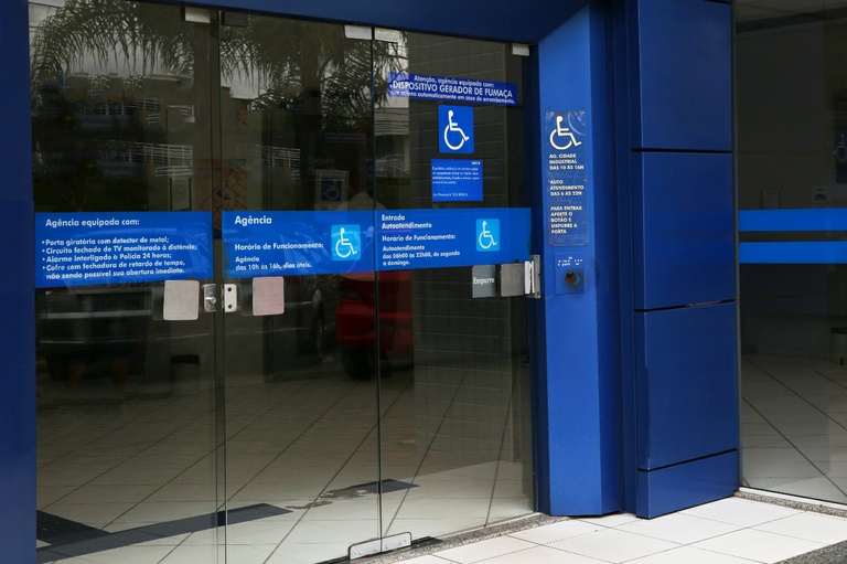 Câmara delibera sobre cadeiras de rodas em agências bancárias