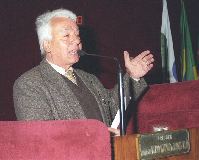 Câmara derruba vetos do prefeito 