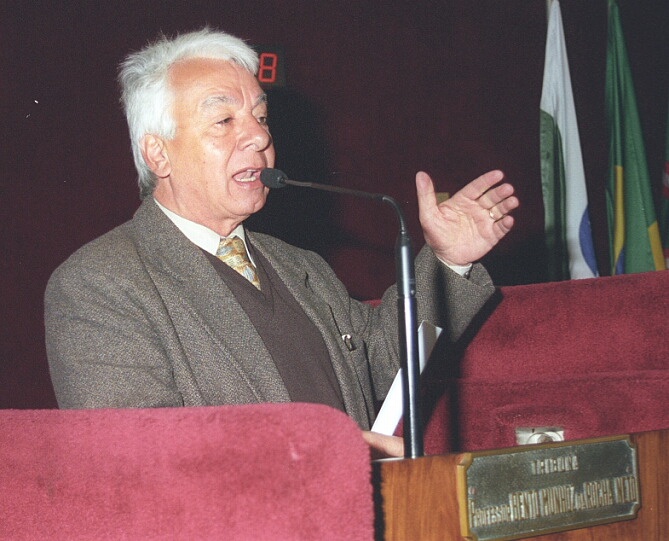 Câmara derruba vetos do prefeito 