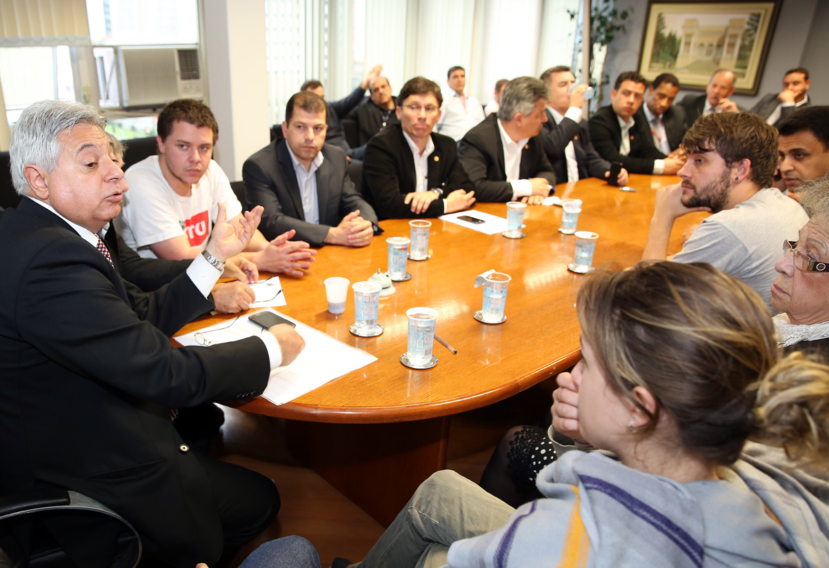 Câmara é desocupada sob acordo para projeto de passe livre  