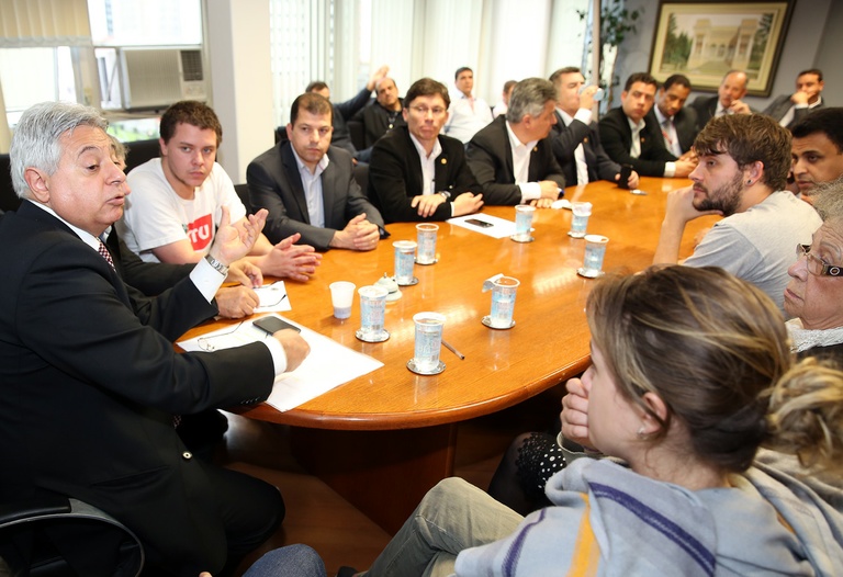 Câmara é desocupada sob acordo para projeto de passe livre  