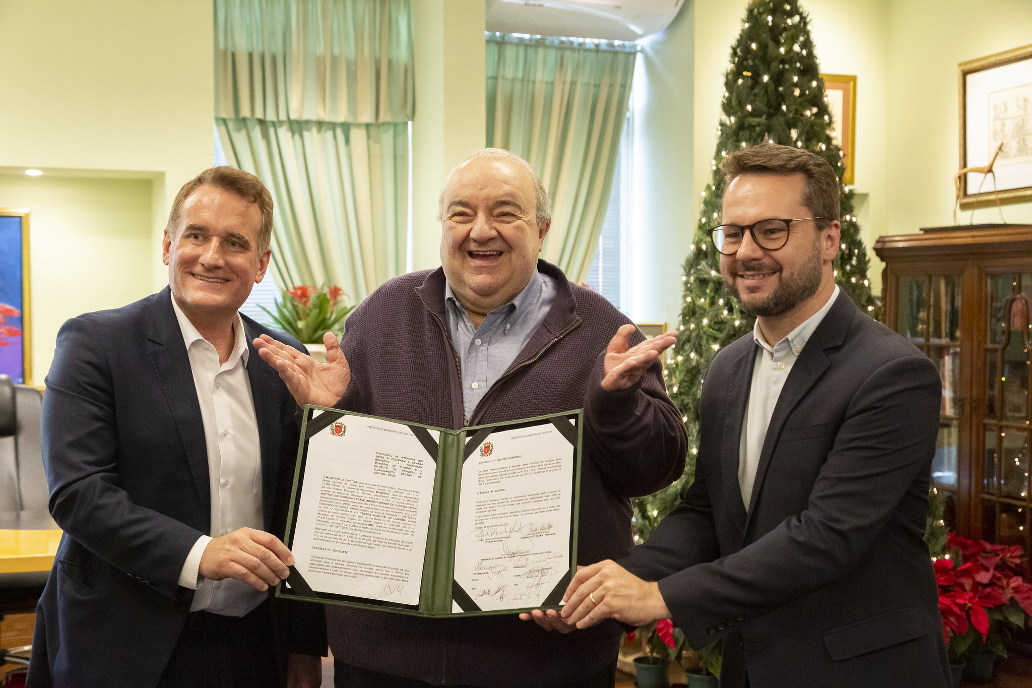 Câmara e Prefeitura de Curitiba formalizam parceria para viabilizar nova sede do Legislativo