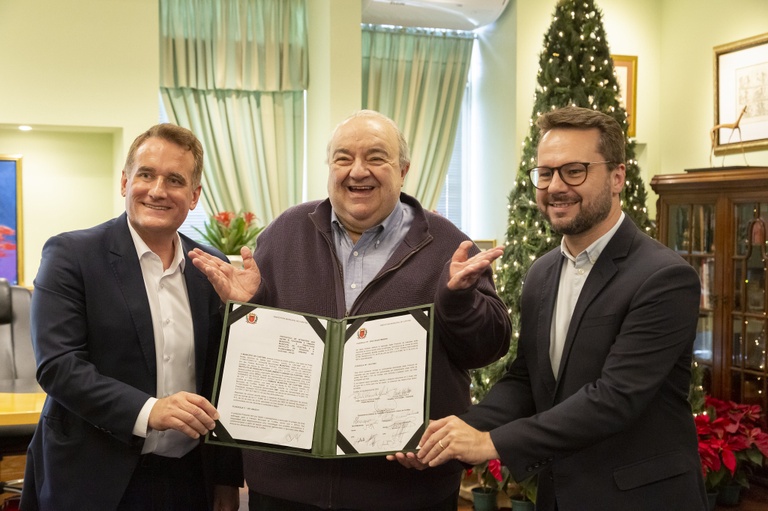 Câmara e Prefeitura de Curitiba formalizam parceria para viabilizar nova sede do Legislativo