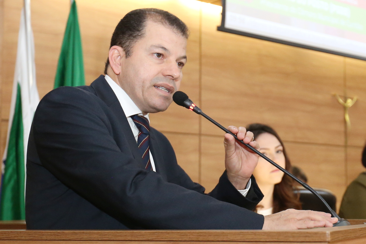 Câmara empossa Parlamento Universitário; Mesa Diretora é eleita