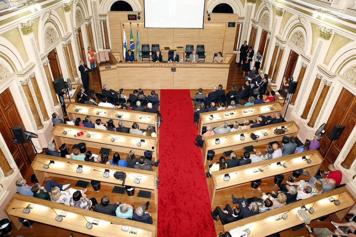 Câmara entrega  "Pablo Neruda" e  "Ecologia e Ambientalismo"