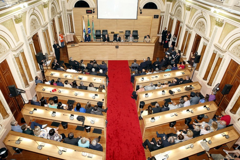 Câmara entrega  "Pablo Neruda" e  "Ecologia e Ambientalismo"