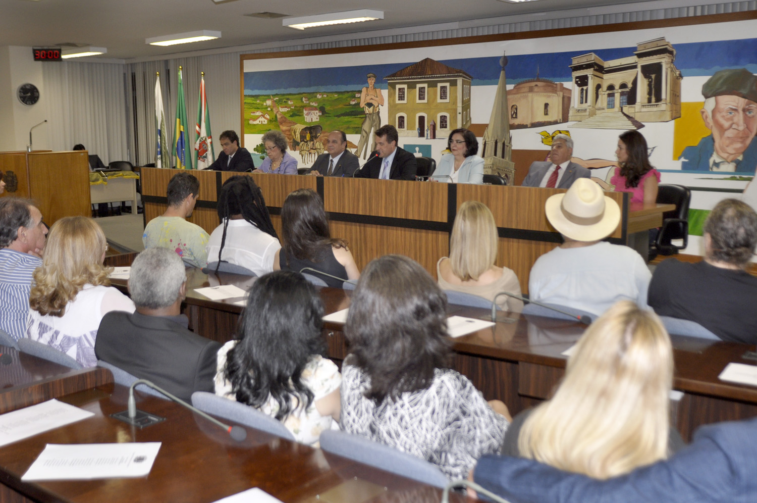 Câmara entrega prêmios e homenageia servidor público 