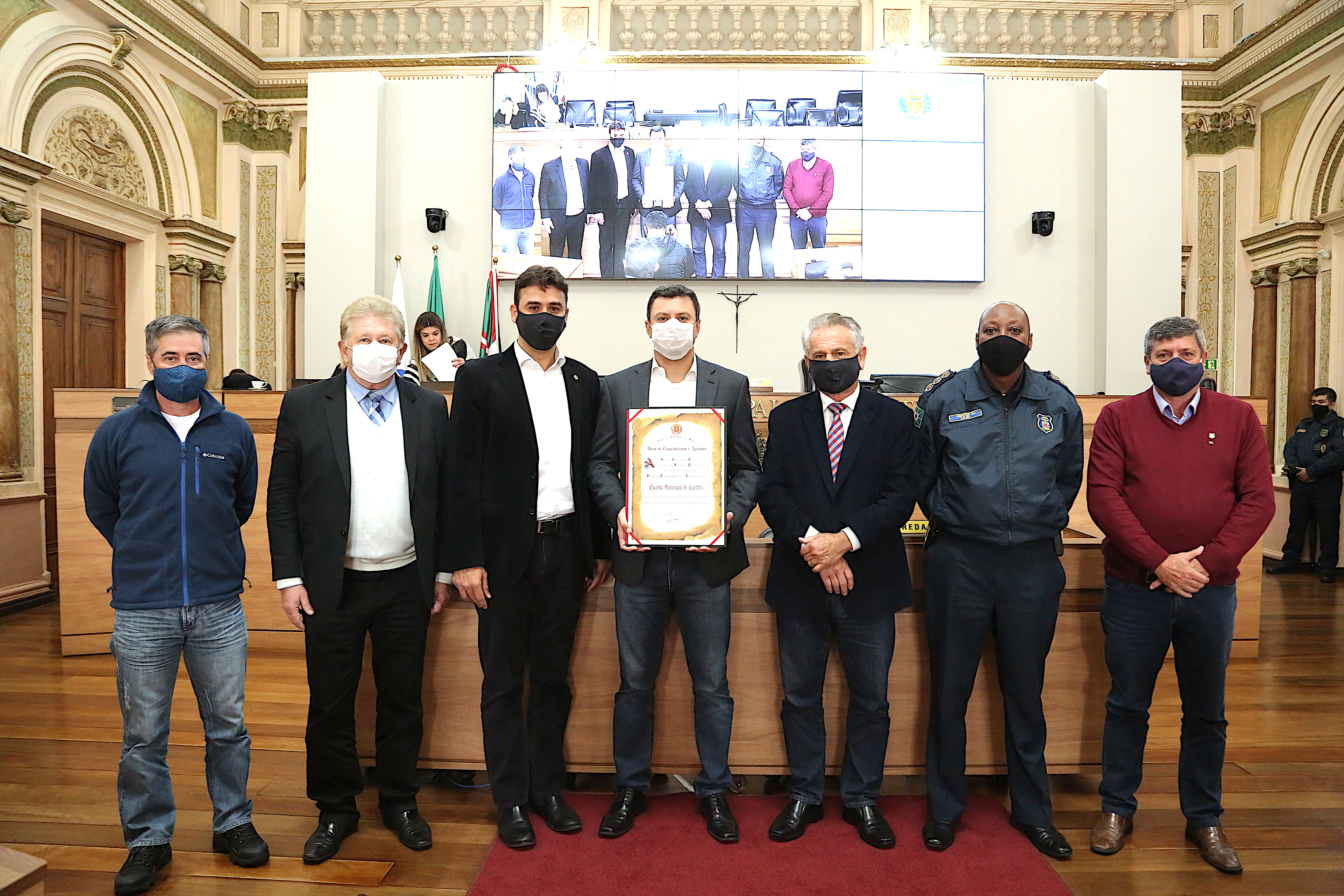 Câmara homenageia 150 guardas municipais por segurança de sessões