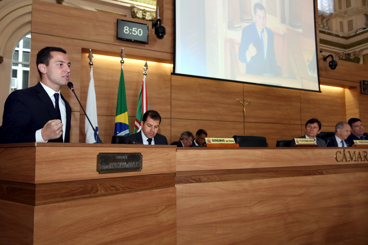 Câmara homenageia 25º aniversário do Siate e Dia do Gari