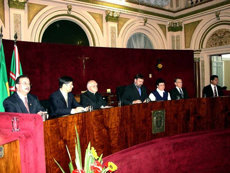 Câmara homenageia 50 anos de entidade filantrópica 