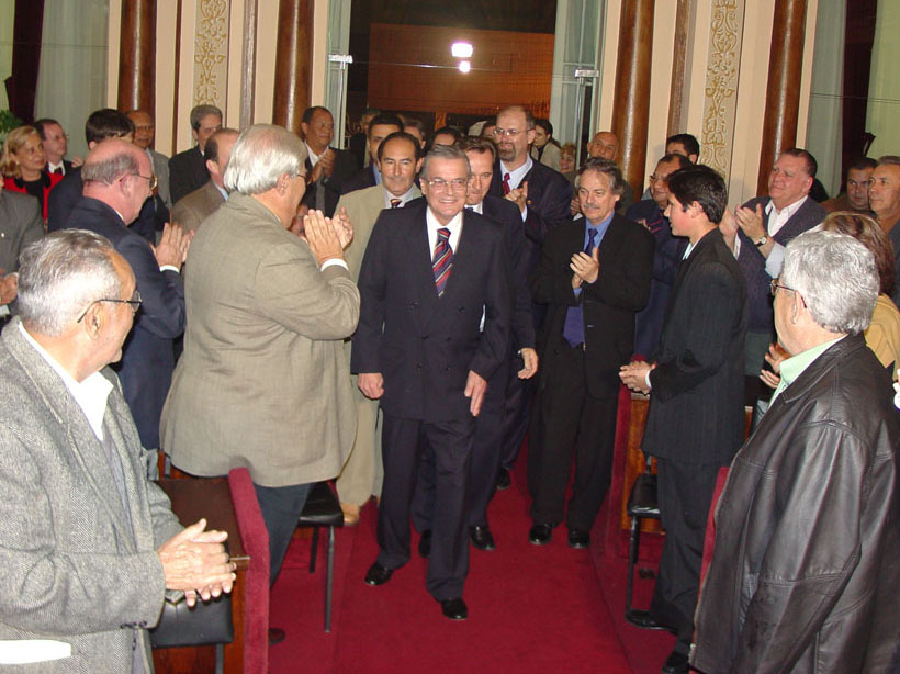 Câmara homenageia ex-senador Enéas Faria 