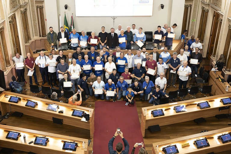 Câmara homenageia Movimento do Terço dos Homens da Arquidiocese de Curitiba