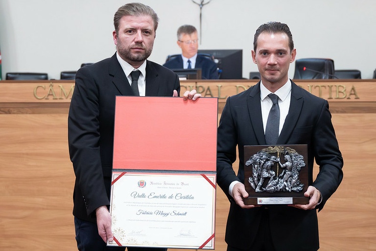 Câmara Municipal homenageia o empresário Fabrício Maggi Schmidt